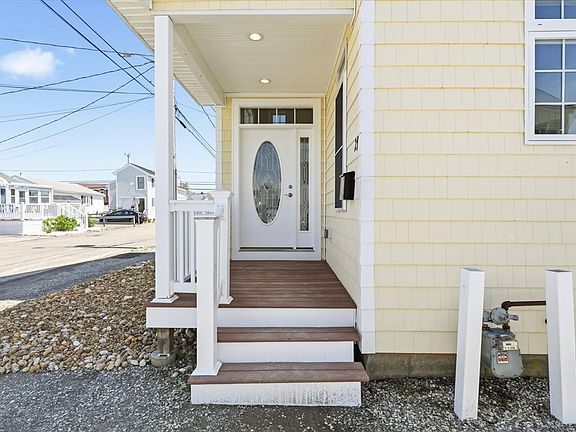 4th image of 27 Bittersweet Ln