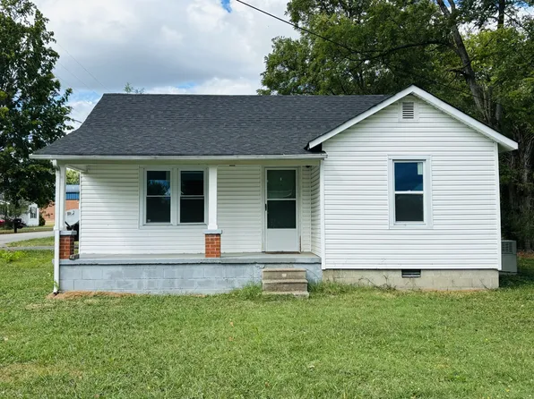 306 Center Dr, Lafayette, TN 37083