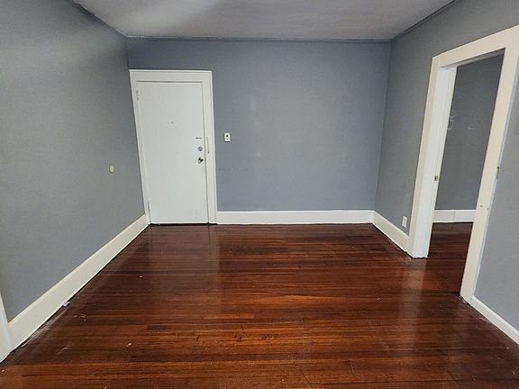 5th image of 33 W Avon Ave Floor 2