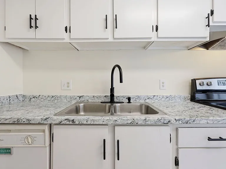 114 Kingsbury Dr #114 — Photo 8