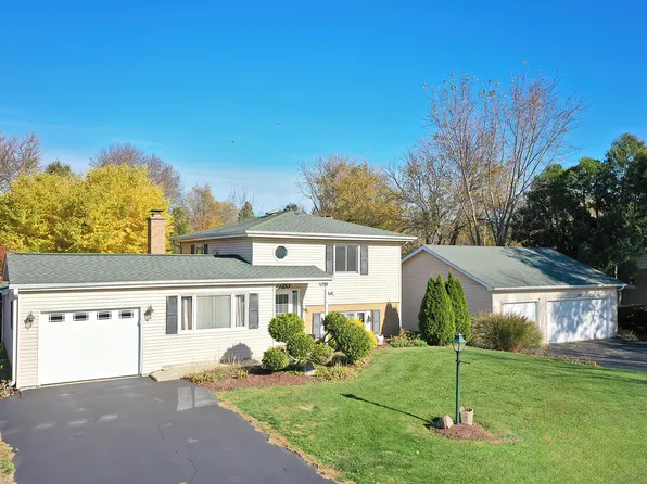 3920 Clearbrook Ave, McHenry, IL 60050