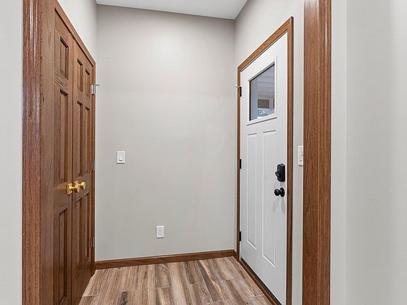2nd image of 532 Old Military Rd