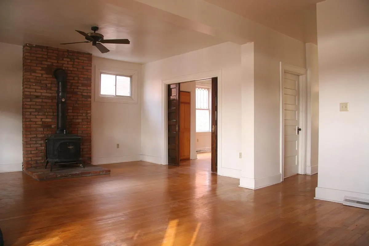 Building Photo - 3080 Beechwood Blvd #1