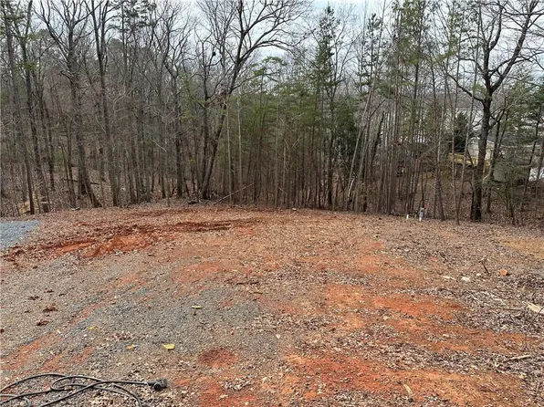 123 Deerfield Ln, New London, NC 28127