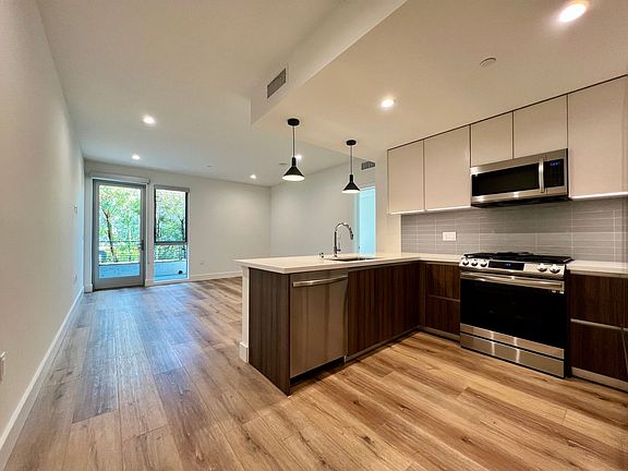 4th image of 5801 Camerford Ave #104