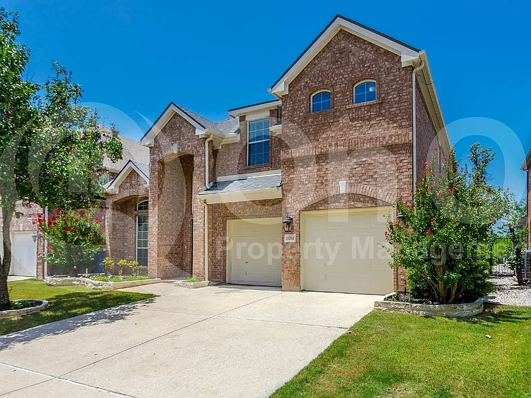 11281 Balcones Dr — Photo 5