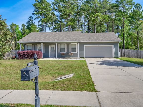 3rd image of 407 Parkside Cir