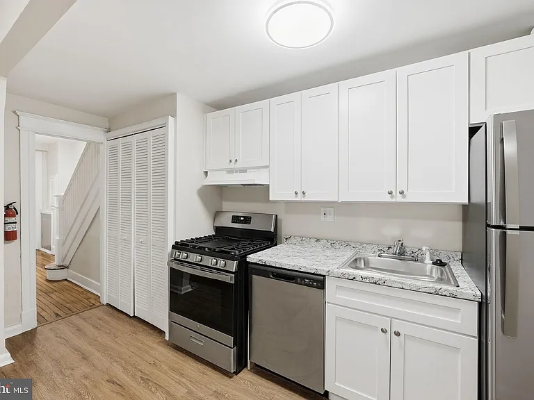711 Harvard St NW — Photo 7