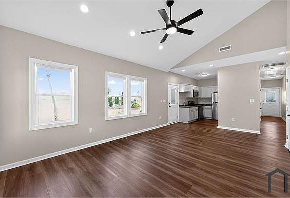 4th image of 211 Ervin Dr