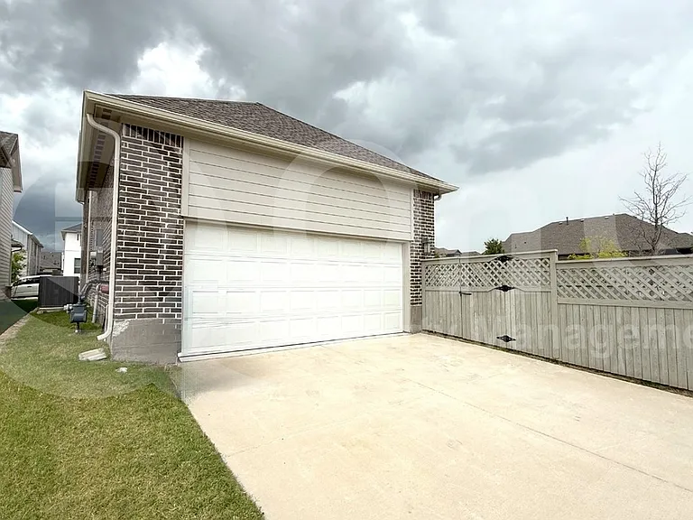 1401 Bonsmara Dr — Photo 22