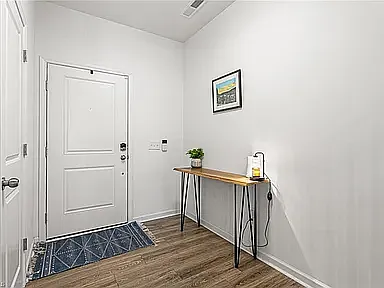 4 Saltford Ln — Photo 2