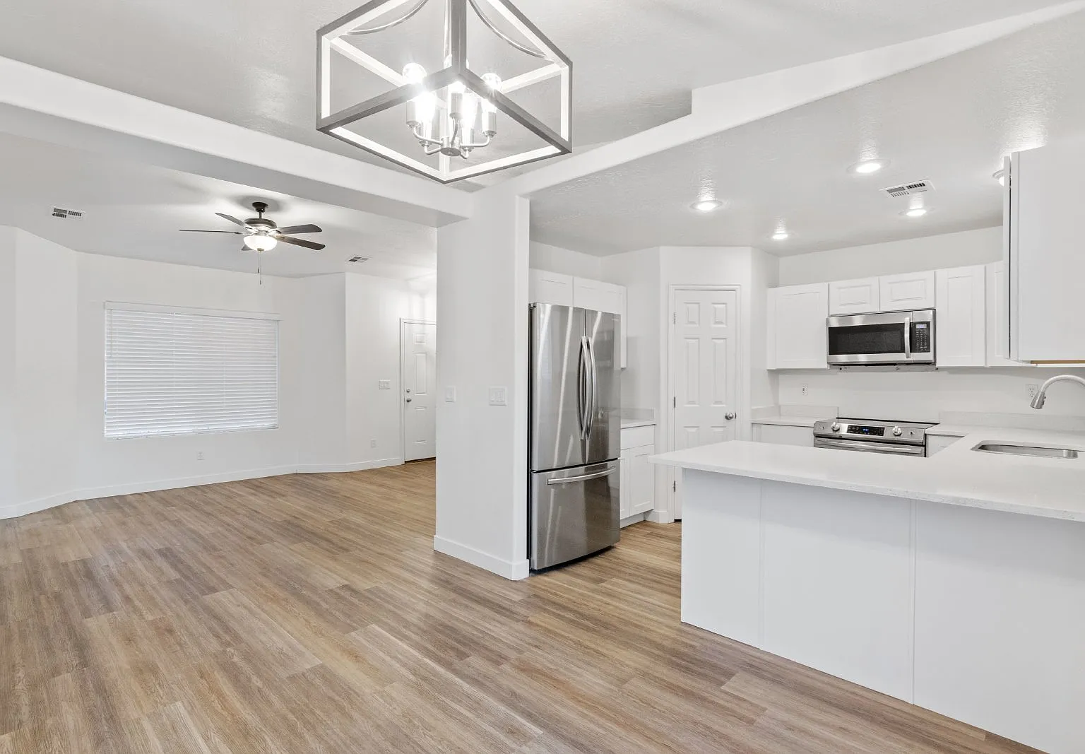 3 bed, 2.0 bath, 1293 sqft, $2,150 — Photo 4