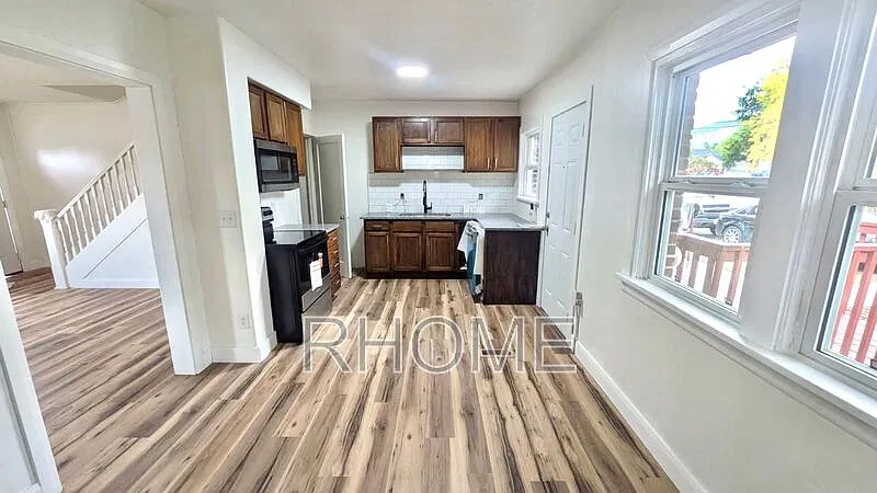 2 bed, 1.0 bath, 875 sqft, $1,449 — Photo 3
