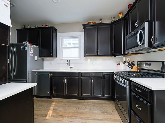 4th image of 1164 Cherry St