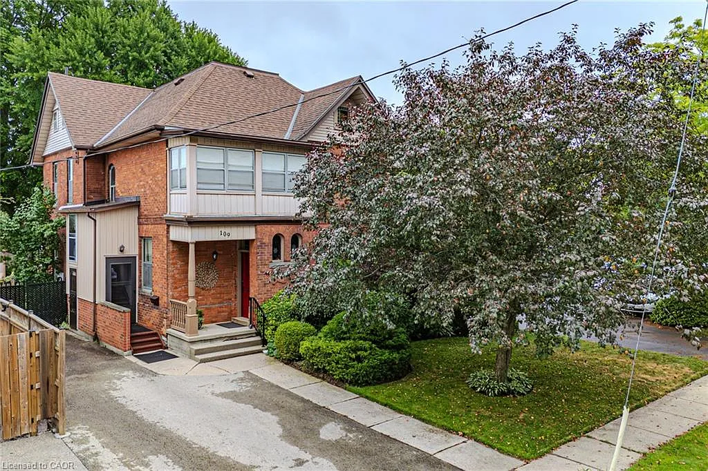 109 Talbot St N photo 1