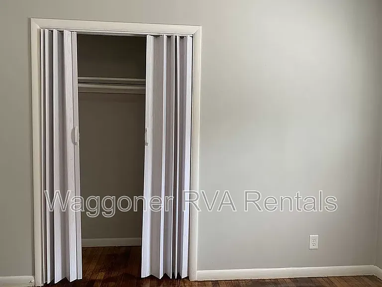 924 Kingsway Rd — Photo 17