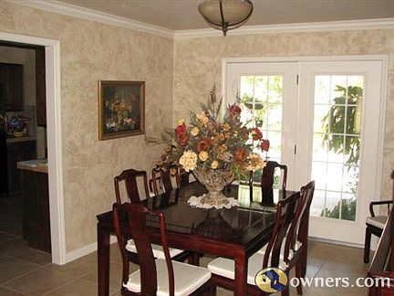 5th image of 938 Queens Dr