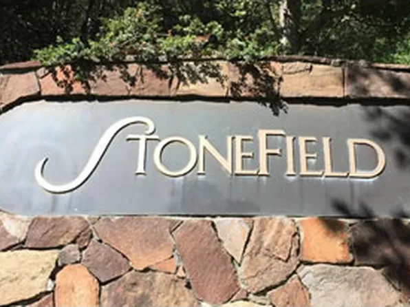 2103 Stonefield Ln, Santa Rosa, CA 95403