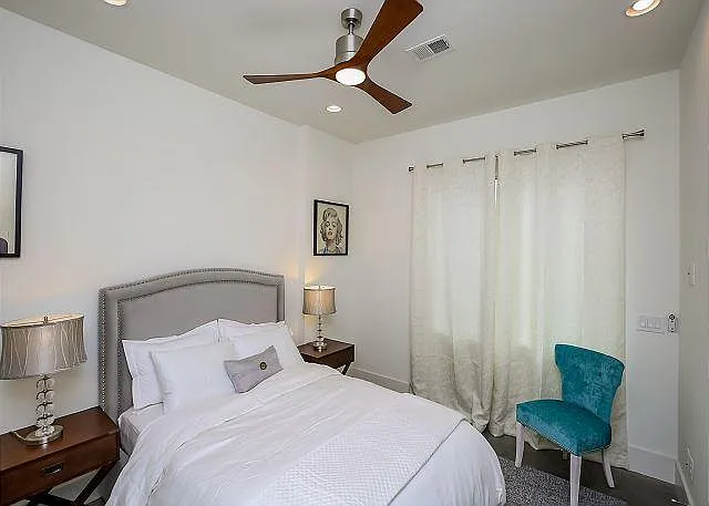 3 bed, 3.5 bath, 2043 sqft, $4,395 — Photo 4
