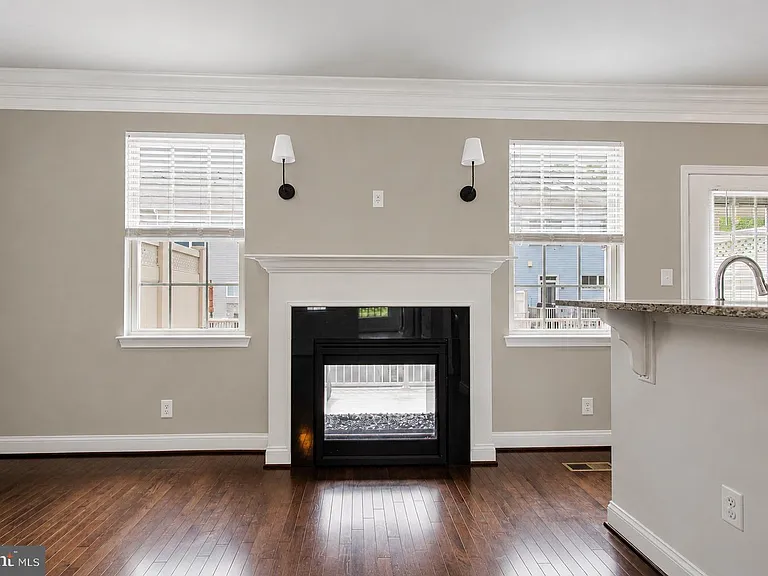 703 Skippers Ln — Photo 10