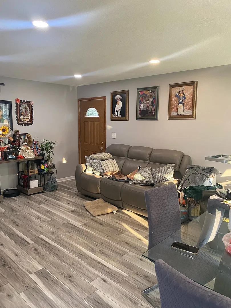 3 bed, 1140 sqft, $2,900 — Photo 3