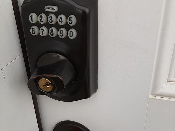 5th image of 10595 S Lake Ave