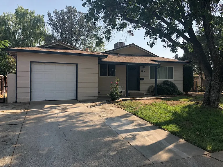 925 Hasvold Dr — Photo 11