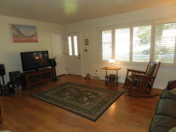 4th image of 4825 Lucille Ln