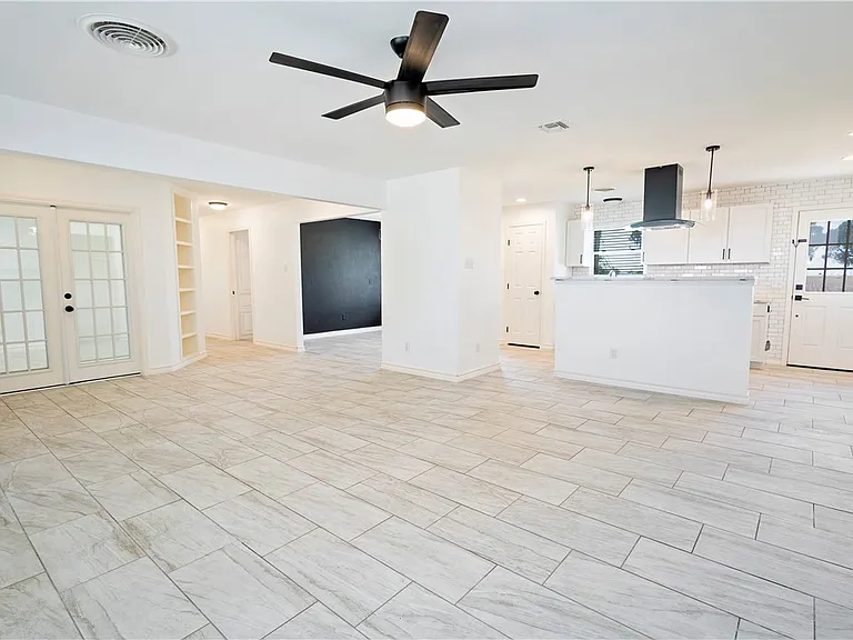 7629 Lang Rd — Photo 16