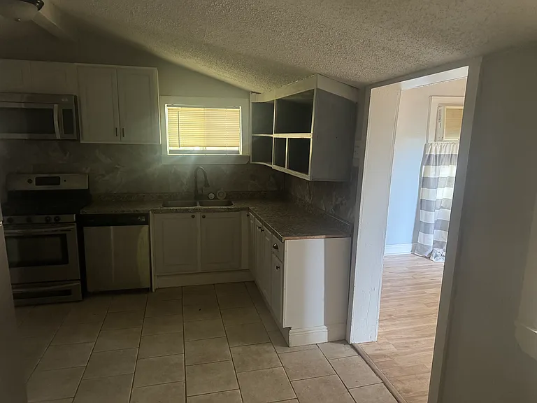 542 Topeka Blvd #3 — Photo 8