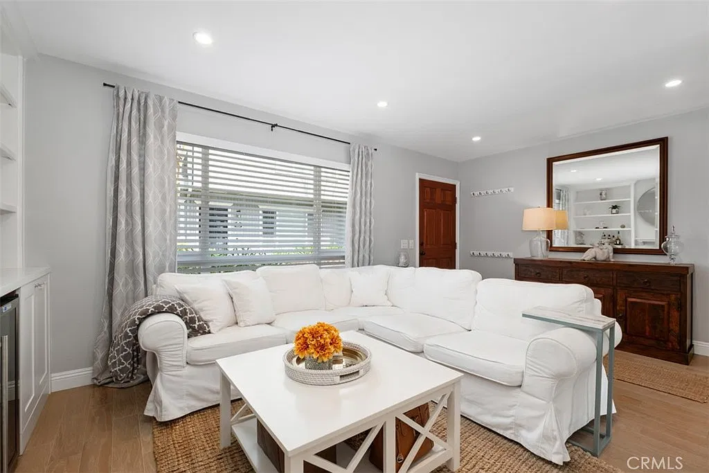 2 bed, 2.5 bath, 1189 sqft, $4,800 — Photo 4