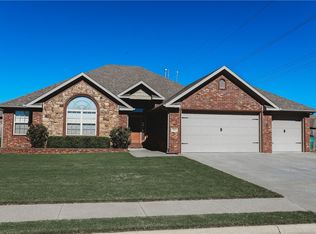 1001 N Harvest St, Centerton, AR 72719