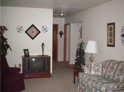 5th image of 221 N Tippecanoe Dr