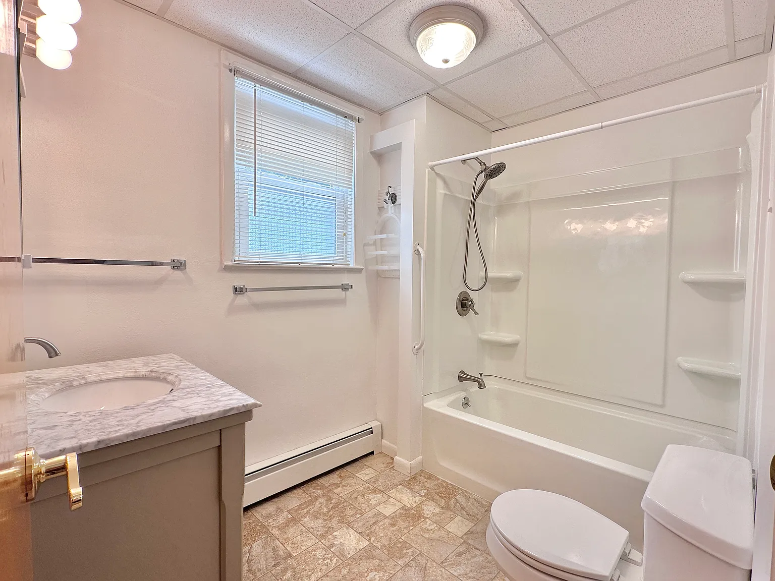 Studio, 950 sqft, $1,150 — Photo 3