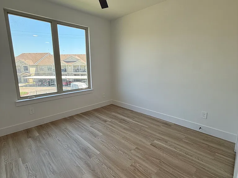5632-5634 Mesa Cir — Photo 23
