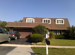 8554 W Sun Valley Dr, Palos Hills, IL