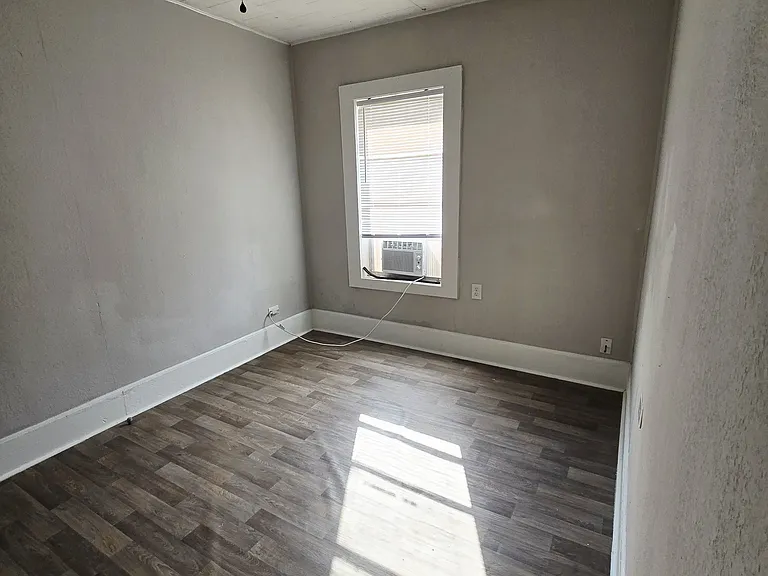 18 N Avenue C — Photo 14