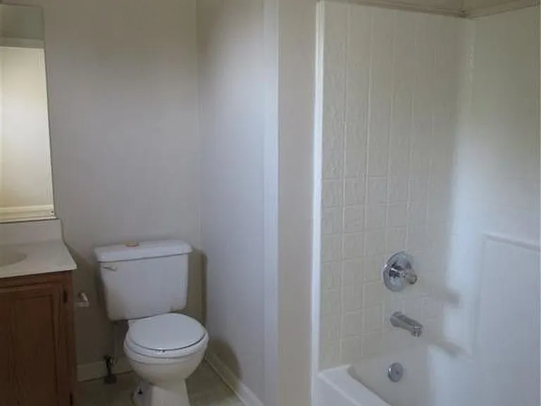 110 Foundry Ct — Photo 2