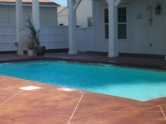 Pool shared by the 4 units