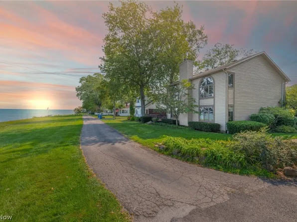 4502 Edgewater Dr, Sheffield Lake, OH 44054