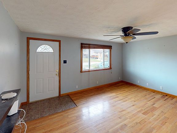 3rd image of 2911 Fernwood Avenue