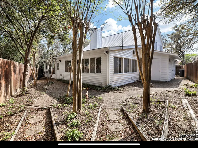 8122 Cloud Trails — Photo 31