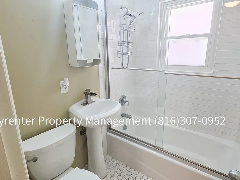 4308 Oak St — Photo 10