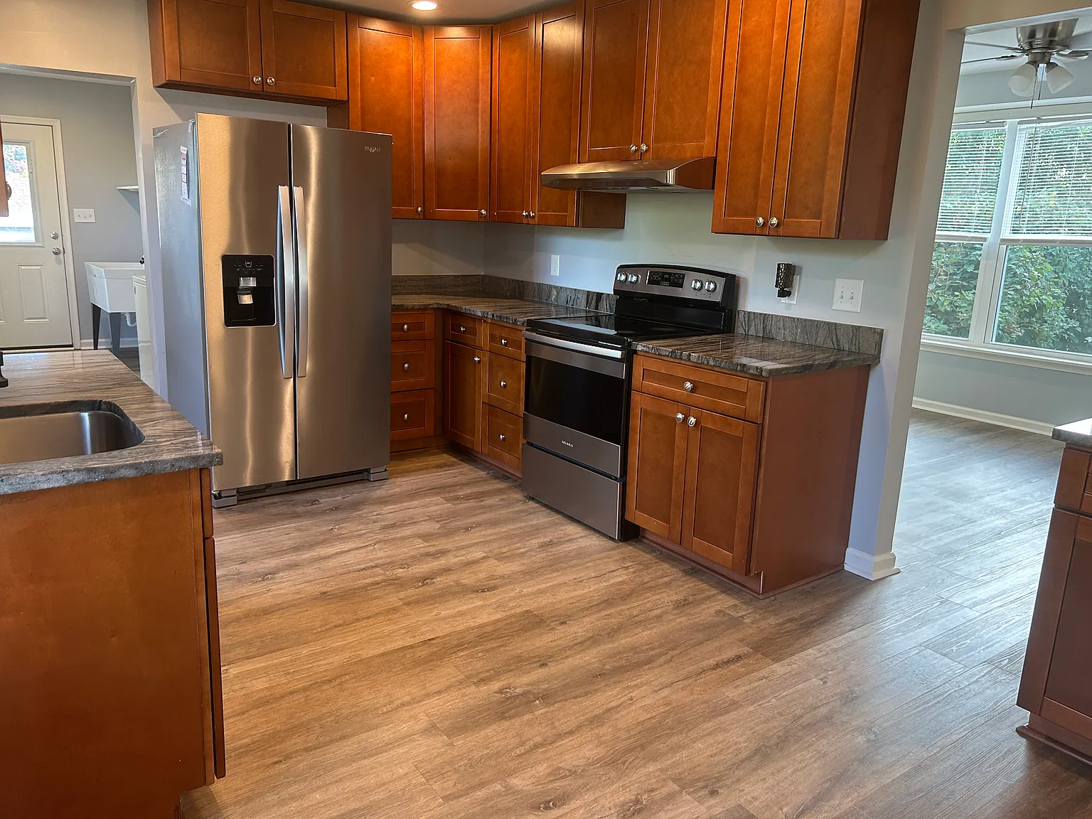 4 bed, 2050 sqft, $2,595 — Photo 2