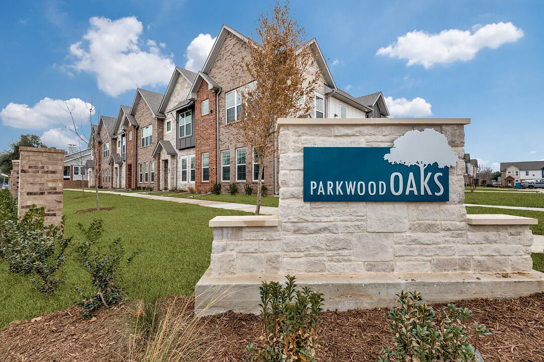 Parkwood Oaks — Photo 1