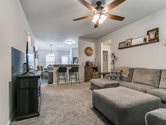 4th image of 467 Fox Den Dr