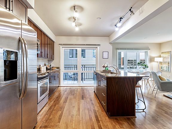 5th image of 699 John St #1-404