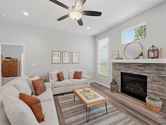 3rd image of 411 Knothole Ln
