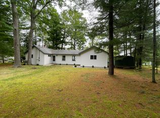 9062 W Higgins Lake Dr, Roscommon, MI 48653