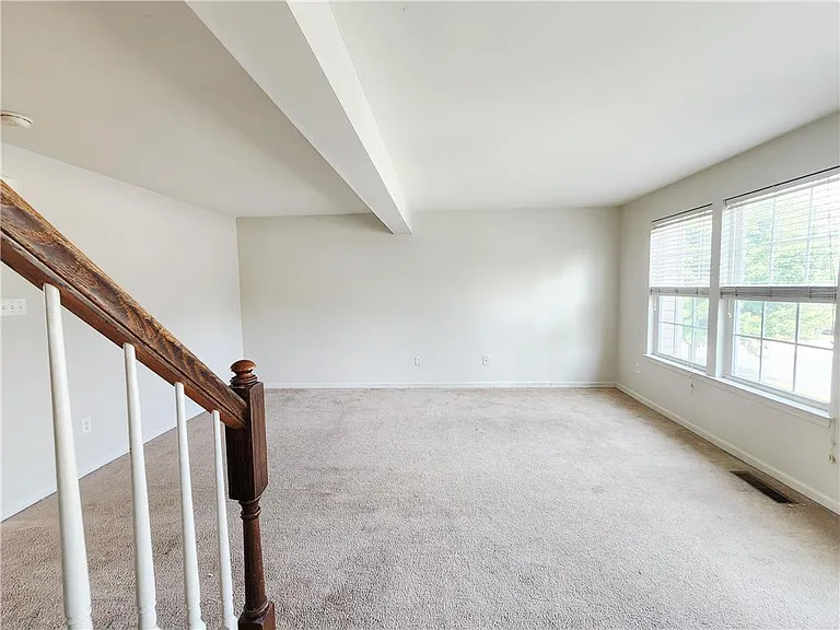 1073 Sparrow Way — Photo 16